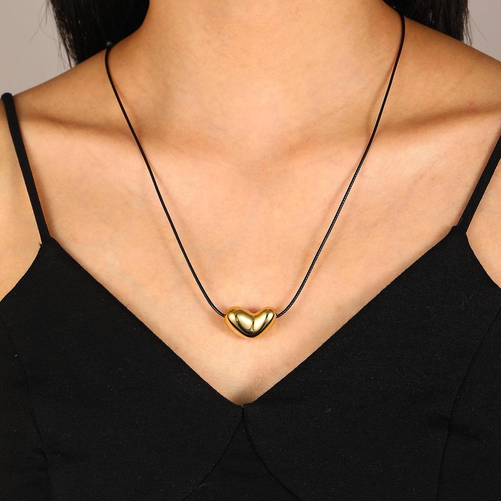 Collana con Cordoncino in Cera Ovale e Ciondolo Geometrico Irregolare a Forma di Cuore Vuoto Stile Europeo-Americano