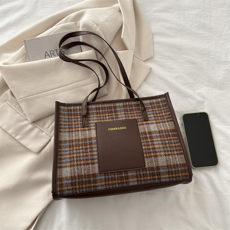 

Популярная в этом году ретро сумка-мессенджер, универсальная сумка 2025, новая сумка на плечо/подмышку, корейская версия, сумка-тоут подмышку, тренд