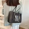Personalized fashion bag women's new summer largecapacity pearl chain shoulder bag niche design underarm bag premium