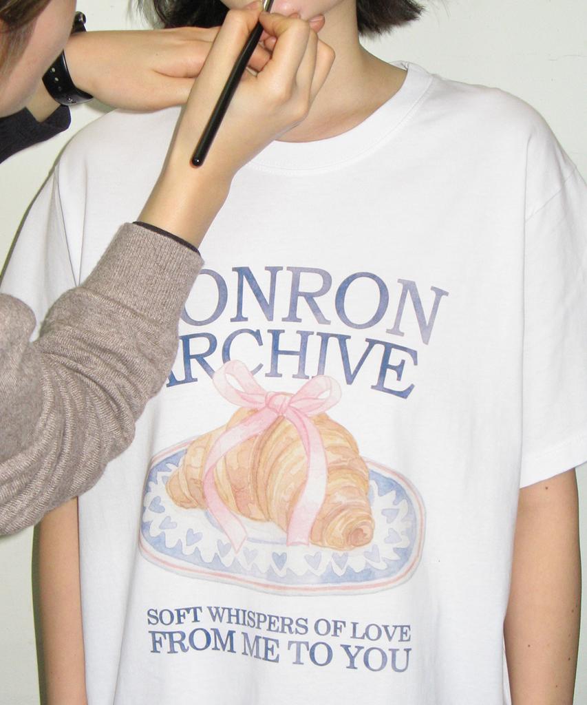 RONRON Ribbon Croissant Basic Fit T Shirt White