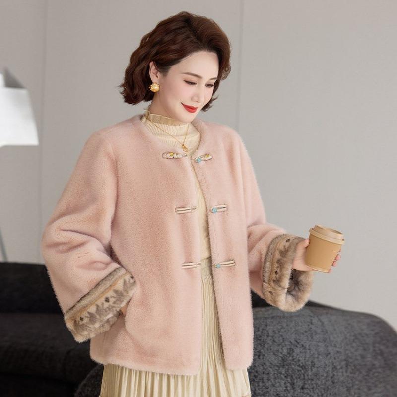 Light mother winter clothing versatile thick coat warm new middle-aged and elderly women's autumn and winter fur integrated mother top
