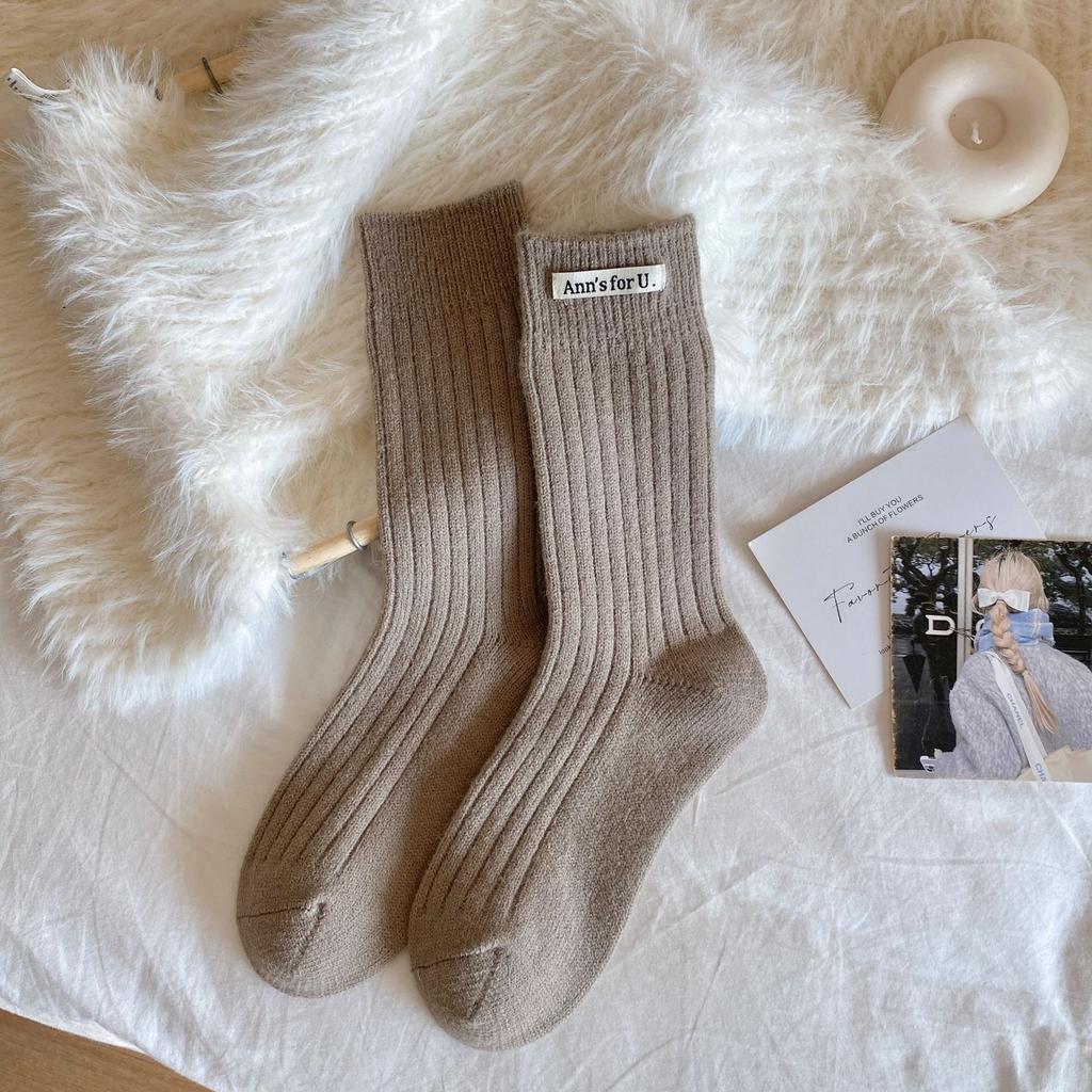 Vertical Striped Cloth Socks Are Worn By Women In Winter, And Thickened And Warm Cashmere Socks Are Paired With Shark Pantyhose