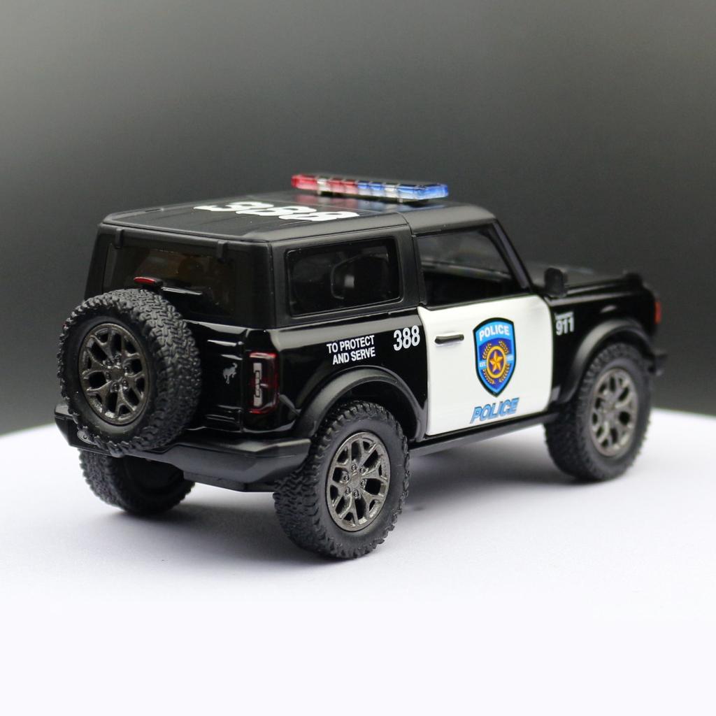 Model autíčka 1/34 2022 Ford Bronco Policejní SUV Sportovní Odlévaný Miniaturní Vozidlo Kolekce Dárek pro Děti Chlapce Dítě