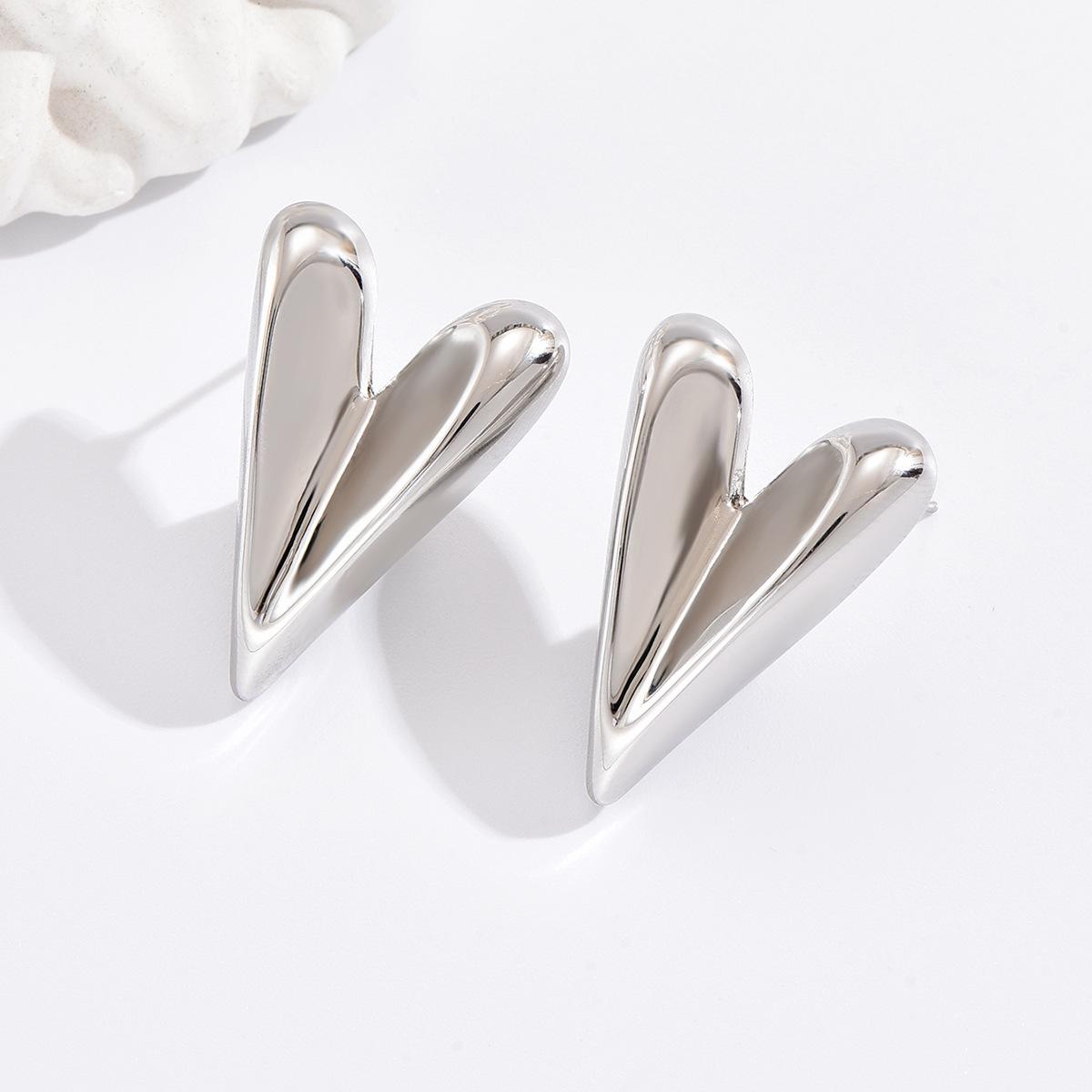 

New Minimalist Style Heart-shaped Earrings with Light Luxury and Cool Fashion срібний