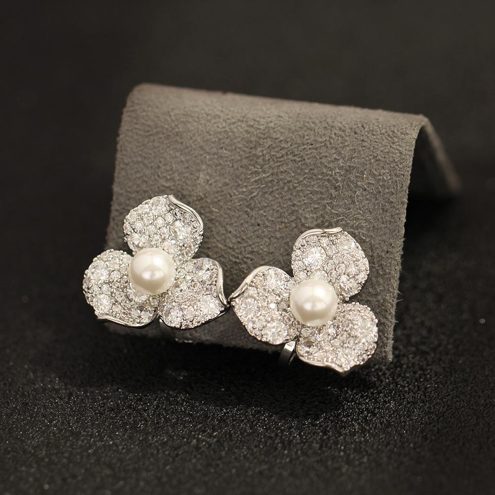 High-end light luxury bridal earrings, wedding earrings, gold-plated diamond-encrusted flower earrings, earrings without ear holes, earrings, earrings