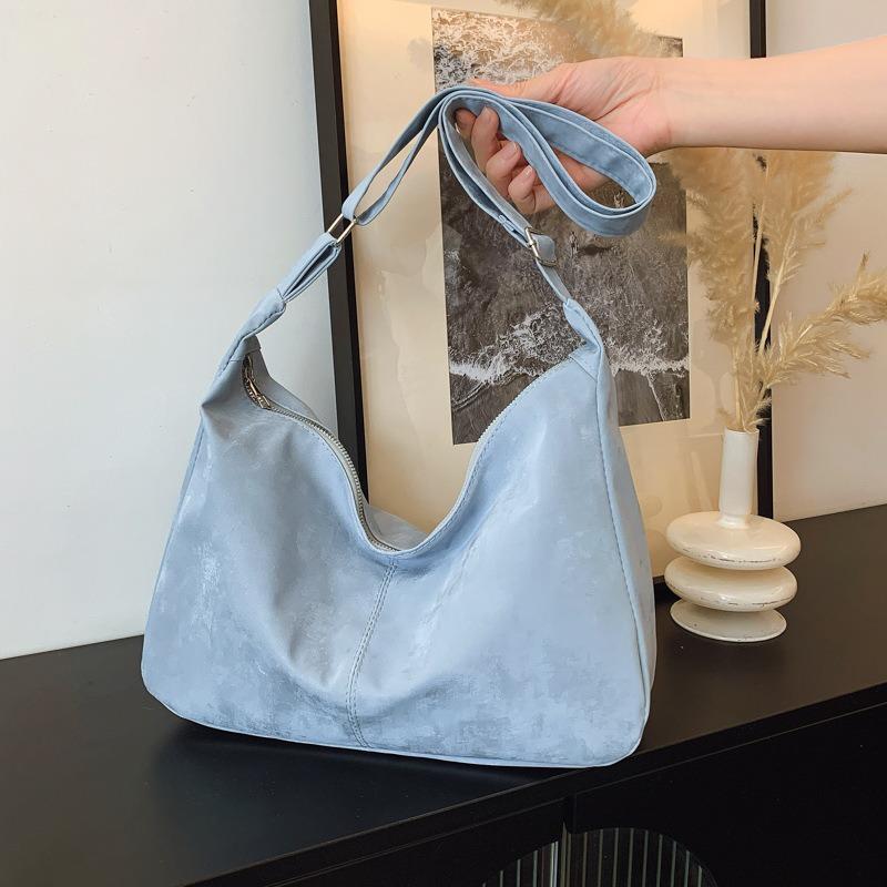 

Retro commuter solid color new fashion pendant simple and beautiful casual large capacity underarm tote bag