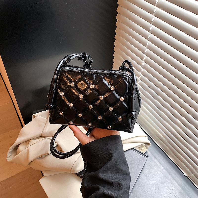 Fashion shell bag women's 2025 summer new shoulder bag fashion diamond-encrusted diamond embroidered thread messenger bag