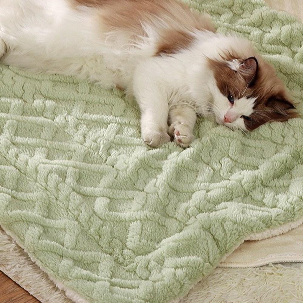 Vertical Jacquard Plush Pet Blanket Thickened Pet Warm Quilt Comfortable Fleece Blanket Pet House