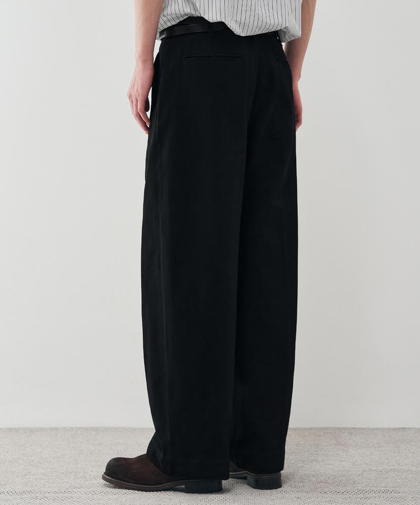 DRAW FIT Arc Semi Balloon Chino Pants [Black]
