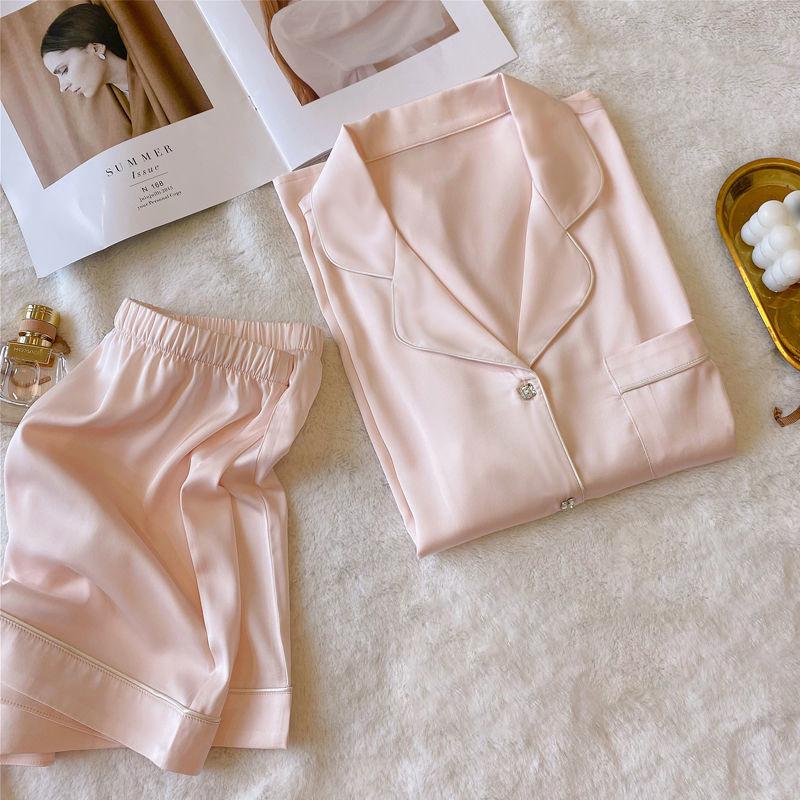 

Women s Summer Ice Silk Pajama Set: Stylish Short Sleeve Two-Piece That Can Be Worn Outdoors. XL (115-130 jin)