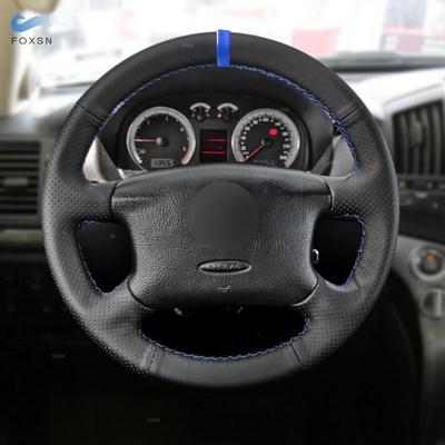 Pro VW Golf 4 MK4 1998 - 2004 Pro Passat B5 1998- 2005 Ručně šitý kryt volantu, černá kůže s modrým proužkem