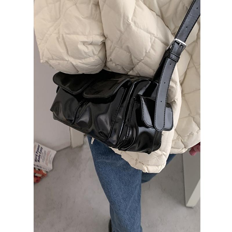 

Niche retro high-end underarm bag women s 2025 new fashionable red pillow bag simple shoulder messenger bag чёрный