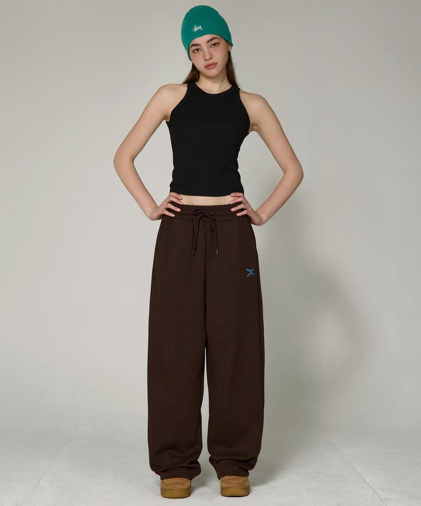 BOUNDARY Classic Logo Side Pleated Wide Sweatpants [Brown]
