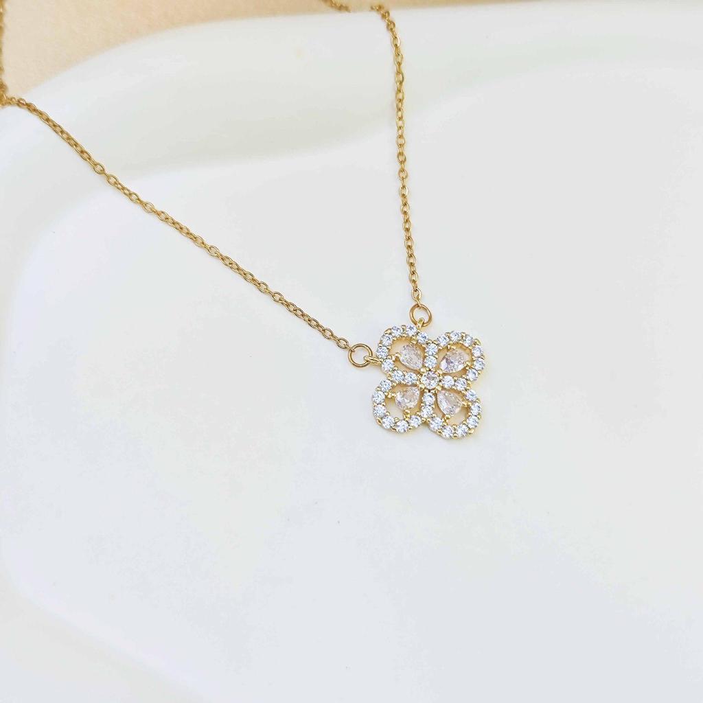 Women's Gold-Plated Copper Necklace: Luxury Fu Lu Pendant Clavicle Chain - Versatile Fashion Accessory