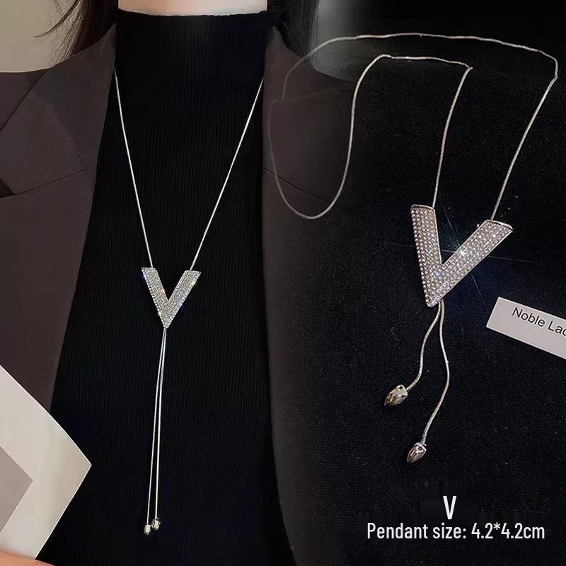 Blue Diamond Lucky Necklace: Adjustable, Luxe Sweater Chain for Women - Trendy & Versatile for Autumn/Winter