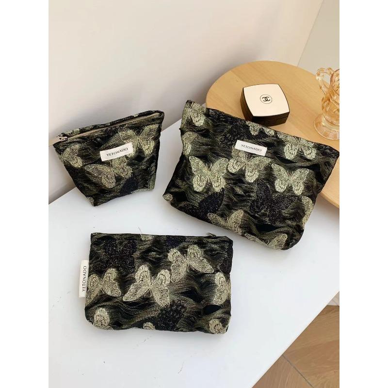 Large Capacity Travel Makeup Bag Vintage Cosmetic Pouch Portable Toiletry Organizer for Women Minimalist Clutch for Skincare Storage