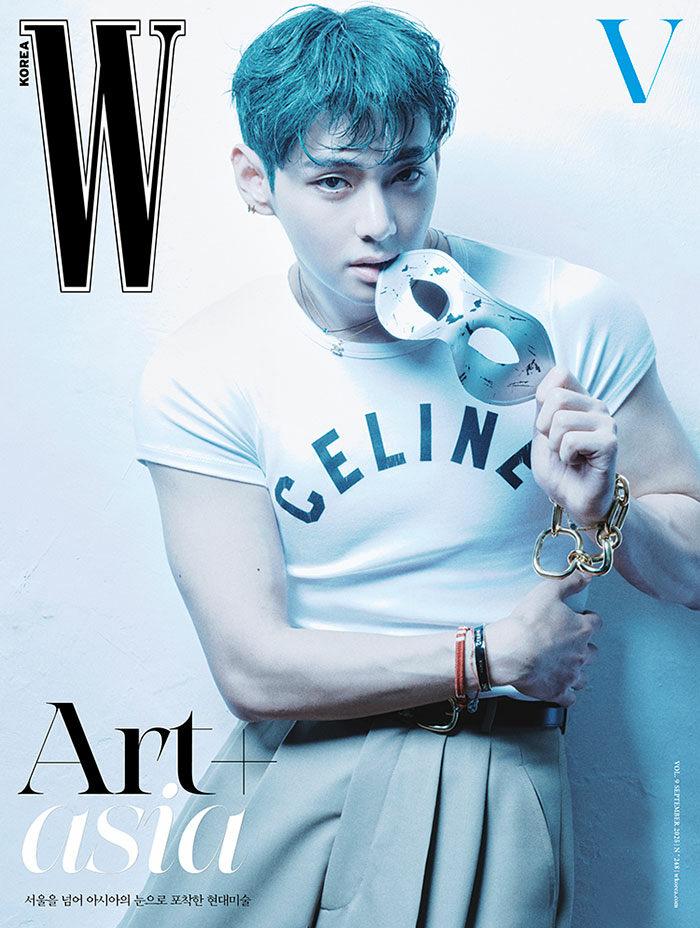 W Korea Volume 9 (2025) – Type G | Random V Cover (1 of 6) + Hyunjin Mini Book