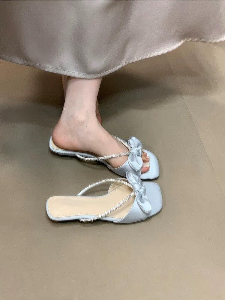 

Retro bow open-toed sandals women s rhinestone sweet cool slippers low heel versatile one-word drag 39 срібний