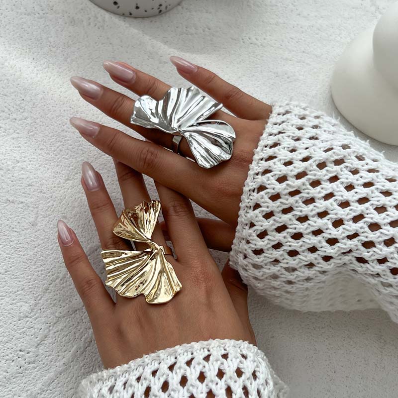Vintage Gold Ginkgo Leaf Rings for Women Men Metal Pleated Opening Adjustable Finger Ring Party Jewelry Gifts