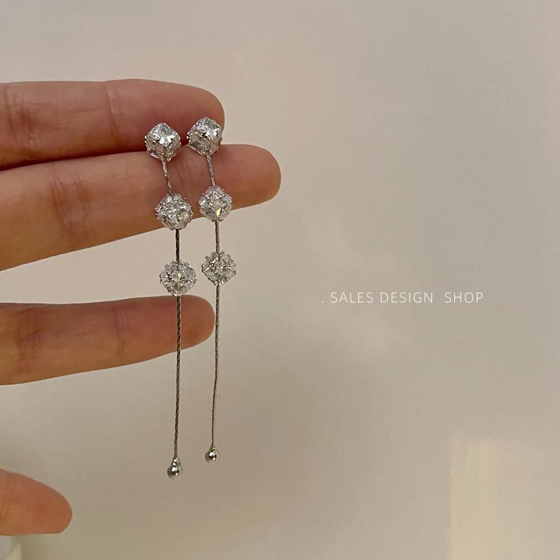 Korean Zirconia Tassel Earrings - Elegant, Versatile, and Fashionable for Women модель б