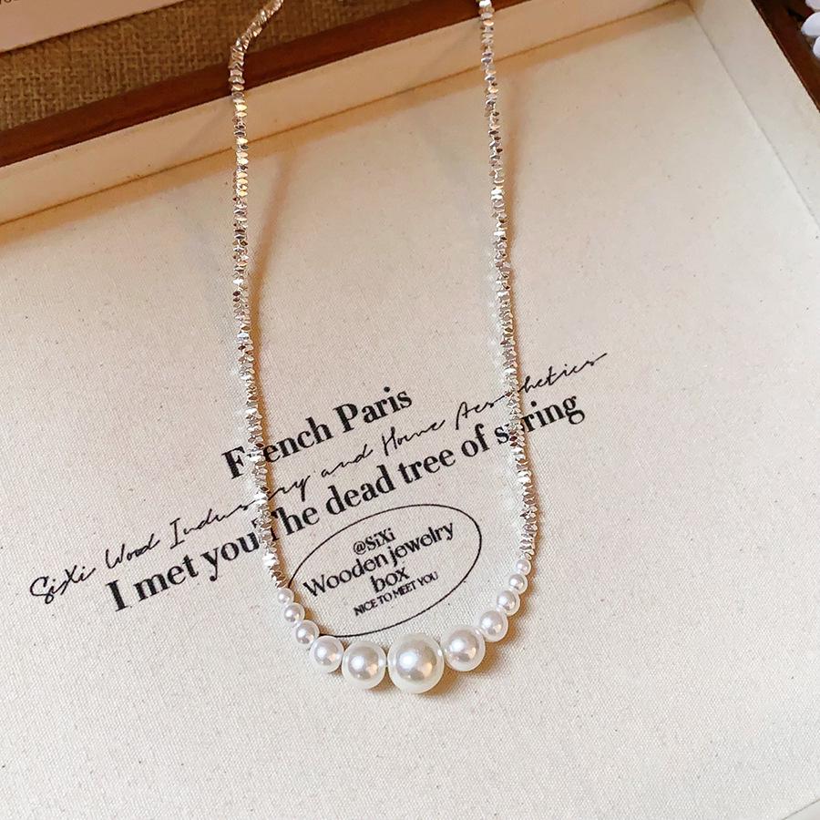 Retro Round Resin Necklace: Versatile, Fashionable High-End Clavicle Chain for Women