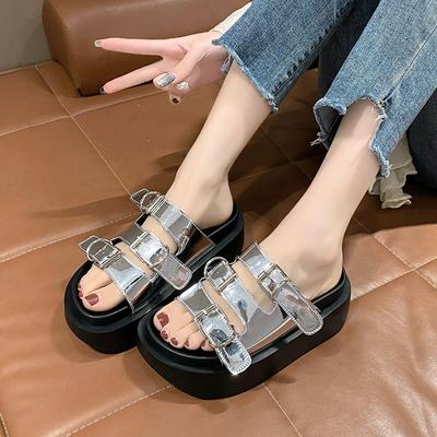 Wysokiej klasy metalowa klamra lakierowana skóra moda muffin chleb fajne kapcie damskie letnie noszenie gruba podeszwa 8cm zwiększenie wysokości jednowyrazowe klapki