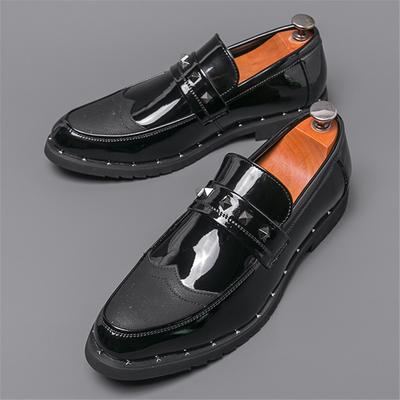 Sapatos Loafer Punk com Rebites Novos Masculinos Bico Fino Couro PU Preto Sapatos de Designer Formais para Casamento Baile de Formatura Calçados de Homecoming