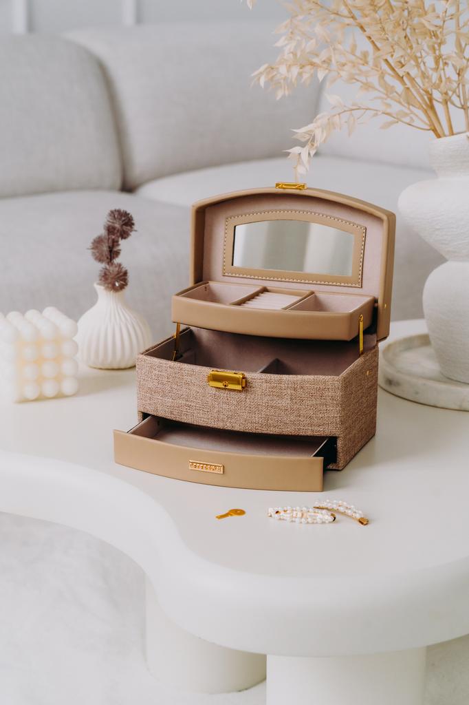 Elegant jewelry box - Peterson