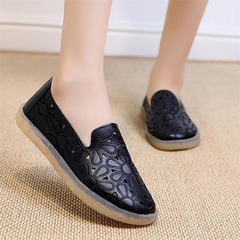 

Дышащие туфли-лодочки для медсестер, женские, нескользящие, летние 2025, новые, с полым верхом, мягкой подошвой из говяжьей кожи, для улицы, обувь для мамы 40 чёрный