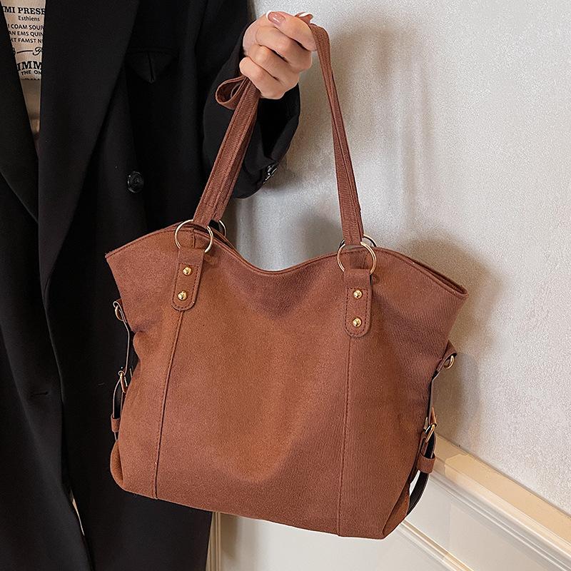 Bolso de cubo de alta gama, nuevo bolso de mano de otoño e invierno, gran capacidad, retro, de cuero suave, bolso de mano de un solo hombro para mujer.