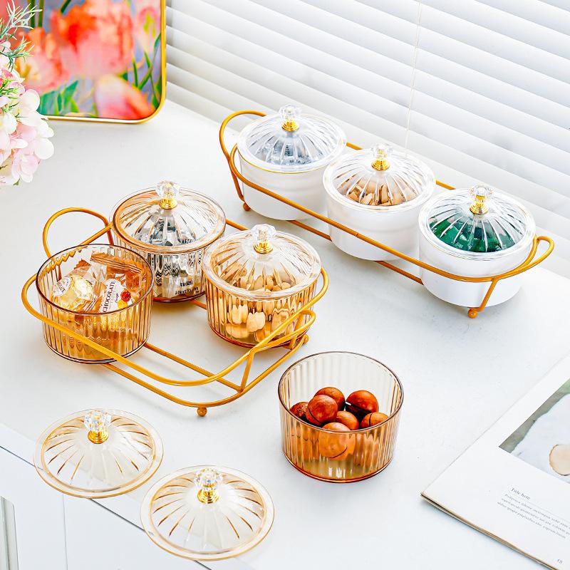 Lehký luxus Talíř na ovoce a sušené ovoce Talíř na svačinu Domácí obývací pokoj Konferenční stolek Talíř na svačinu Stěhování do domu Nový domov Melounová semínka Talíř na čaj a svačinu Talíř na ovoce