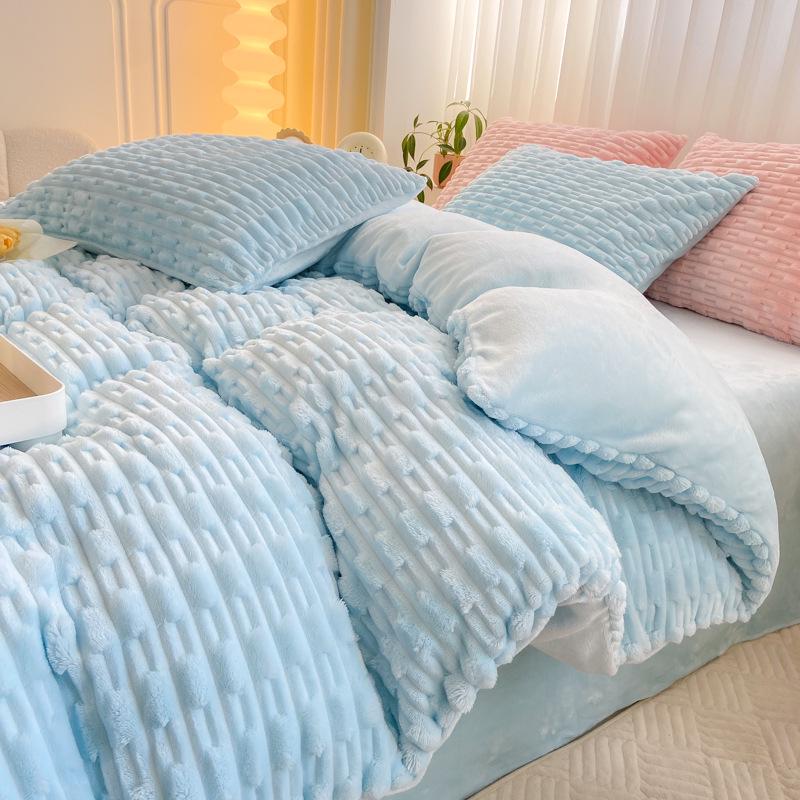 Mother and Baby Rabbit Velvet 4-Piece Set: Coral Fleece Duvet Cover, Solid Color Fitted Sheet, Milk Velvet 3-Piece Set for Single/Double Bed.