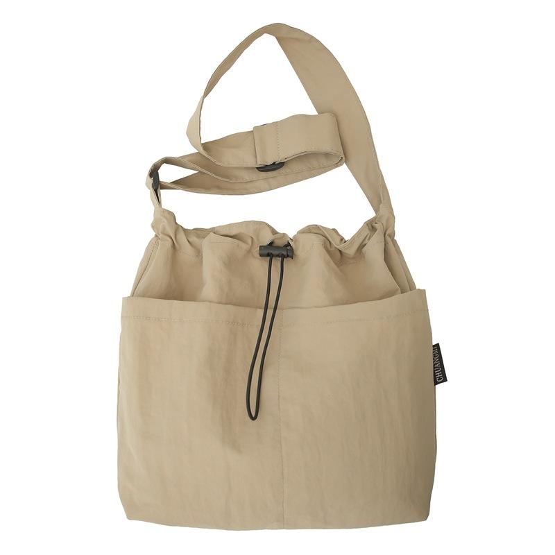 Summer new large-capacity nylon drawstring pleated shoulder bag travel leisure messenger bucket bag