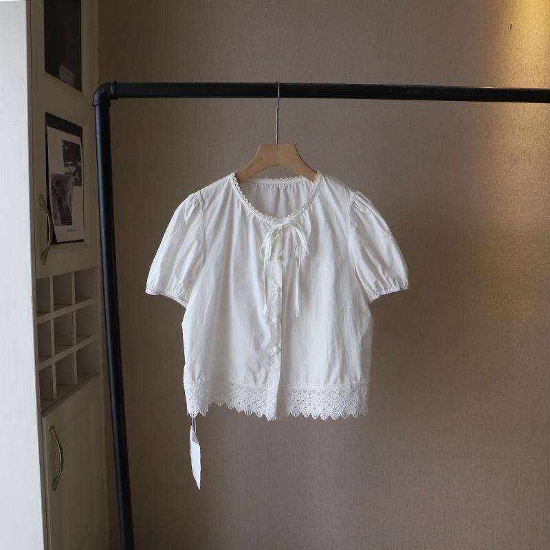 

Би Чжэн 2025 Лето Корейский Стиль Кружевная Вставка Рукава-Пузыри Завязывающаяся Рубашка One Size белый