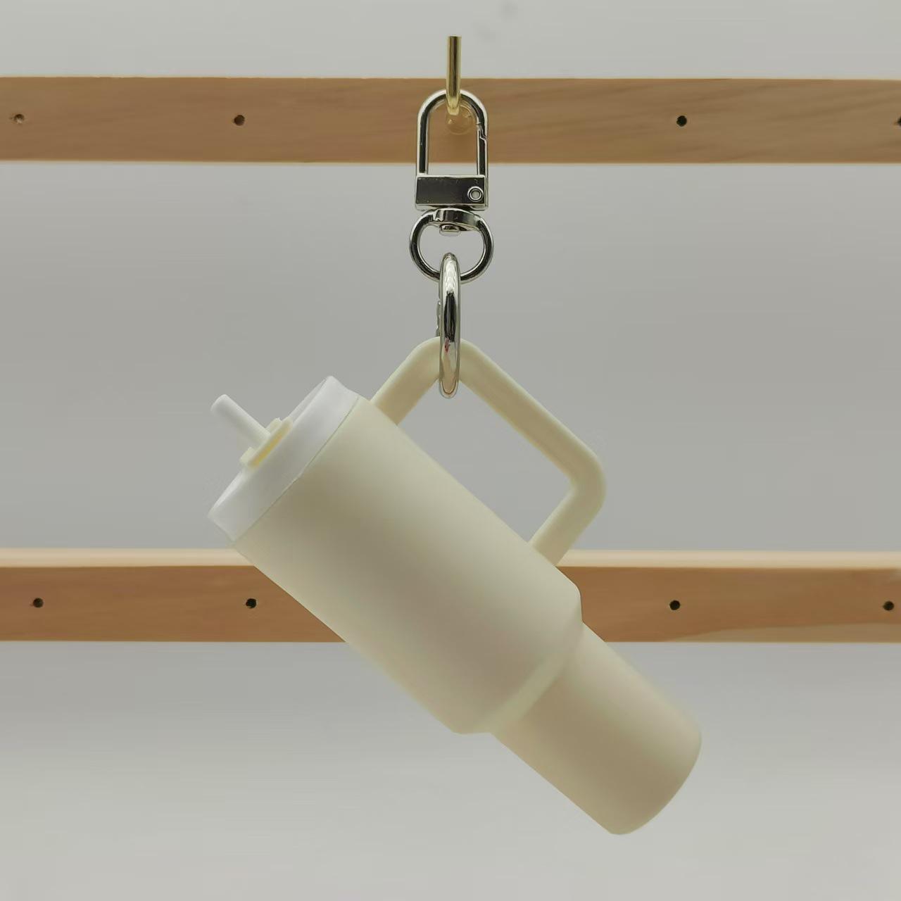 

Съемный брелок-подвеска в виде стакана со льдом Mini Stanley — выпуск ко Дню матери