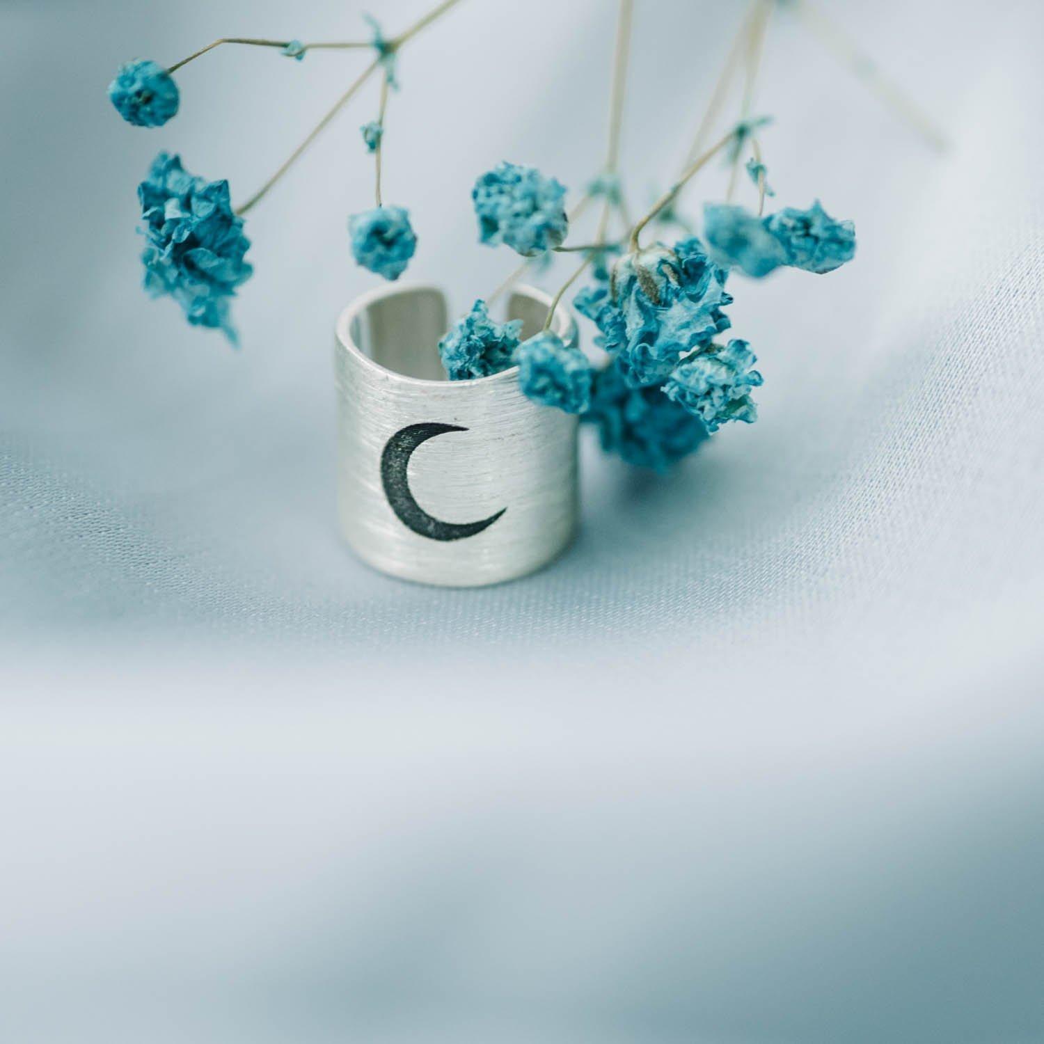 

Срібна каблучка Oniks 0.9 cm срібний