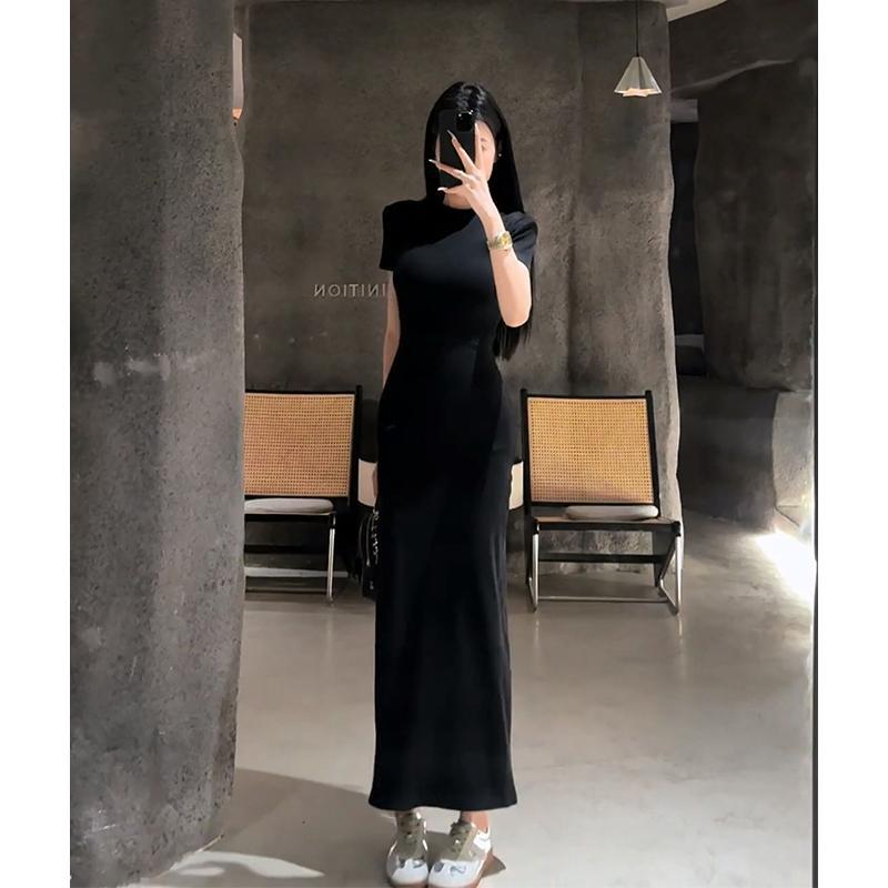 Hepburn style black short-sleeved dress women's summer 2026 new temperament slim and thin hip skirt