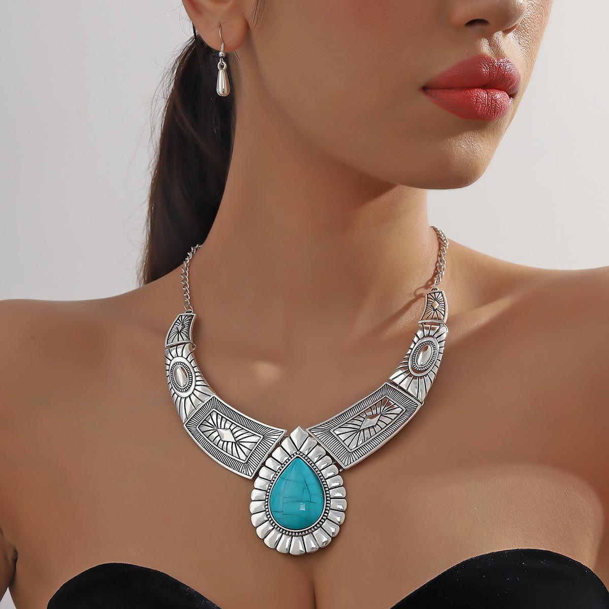 

Модне кольє для жіночих ювелірних виробів