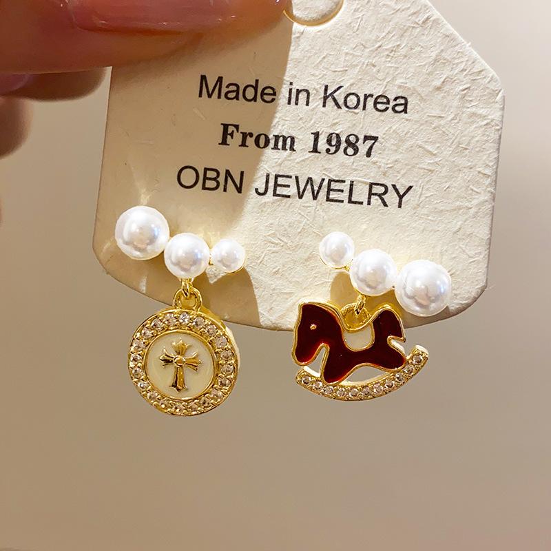 Elegant Zircon Pearl Little Horse Pendant Earrings – Versatile, High-End Silver Needle Luxury