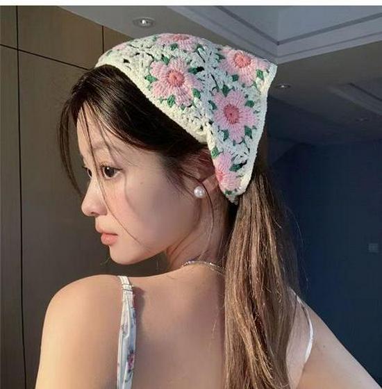 Women's French Retro Knit Hollow Headscarf: Summer Triangular Pastoral Style for Beach Sun Protection