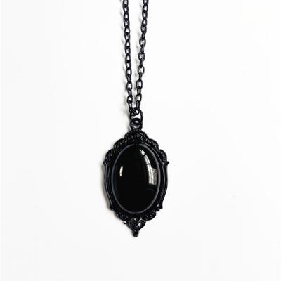 Retro Gothic Oval Relief Heart Red and Black Crystal Stone Pendant Necklace for Women Men Hallowmas Magic Jewelry Accessory Gift