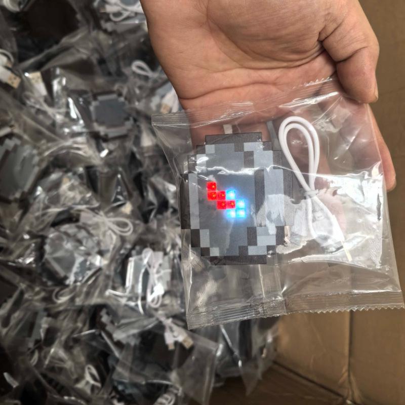 Wisiorek Kompas Styl Pixelowy: Gra MC o tematyce transgranicznej - Ruchomy wskaźnik