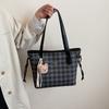 Fashion Commuter Large-capacity Bag Women's New Popular Plaid Shoulder Bag Going Out To Work Portable Tote Bag