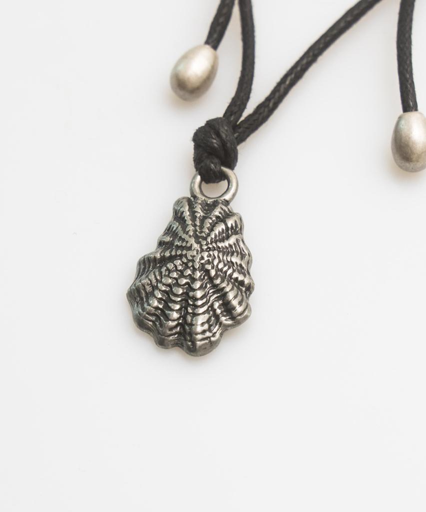 Towtow Archive Oyster Charm Necklace Silver Black