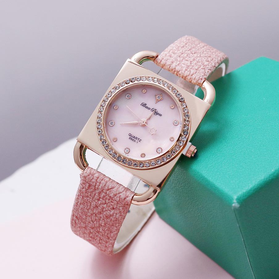 Nová módní personalizovaná jednoduchá sada hodinek Dámské hodinky Butterfly Digital Belt Fashion Watch