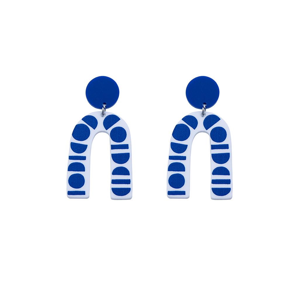 

Chinese Style Retro Blue And White Porcelain Fragments Earrings, Gentle And Elegant Flower Blue Acrylic Earrings For Women
