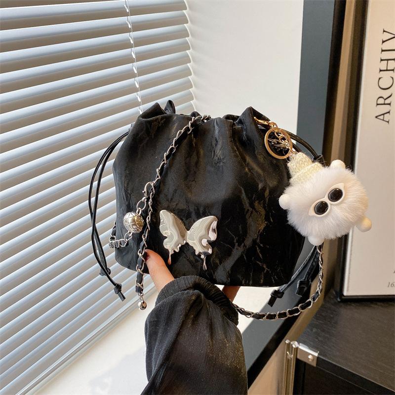 

Summer small bag women s new high-end niche designer chain messenger bag fashion bucket bag Without pendant чёрный