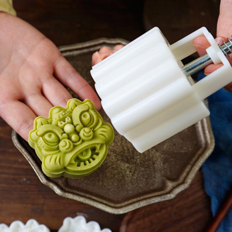 2 stk 75G Kjekstempel Kinesisk År Månekakeformsett Drage Ru Yi DIY Håndpresse Fondant Bakverk Husholdnings Kjøkkenverktøy Selskap