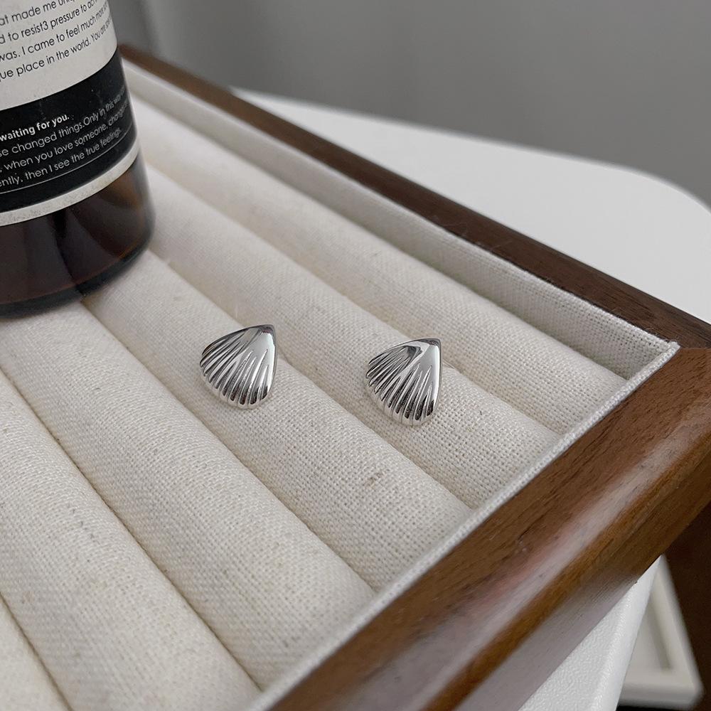 Love Shell Stud Earrings Women's Autumn and Winter Ins Niche Design Earrings Korean Fashion Earrings