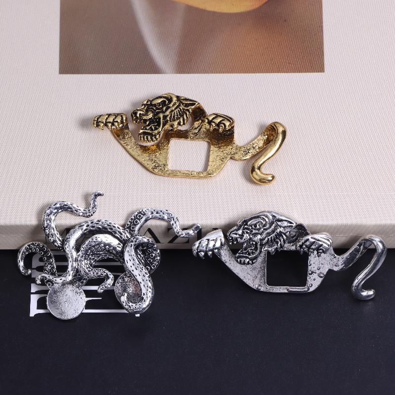 Spilla da bavero vintage in lega di zinco a forma di coccodrillo e tigre incisa per abiti da uomo Accessori classici formali per abiti da uomo